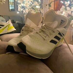 Men’s adidas sneakers in size 8 in white/neon green/black detail